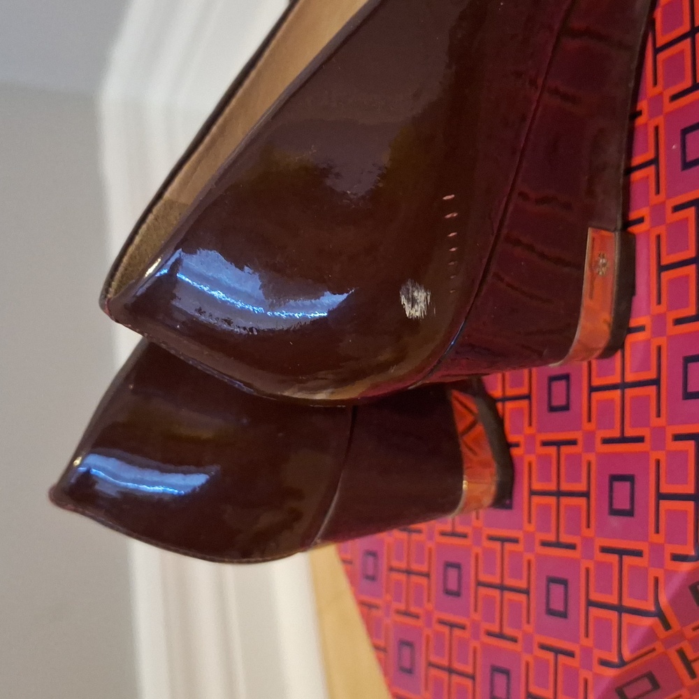 Tory Burch burgundy wedge - Picture 3 of 5